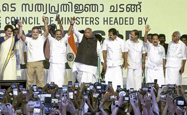 Kerala swearing-in: 2 ministers opt for solemn affirmation, Muraleedharan takes oath in English